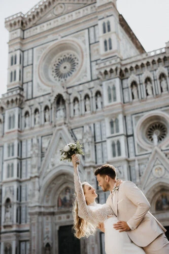 Intimate package For elopements or small civil weddings.