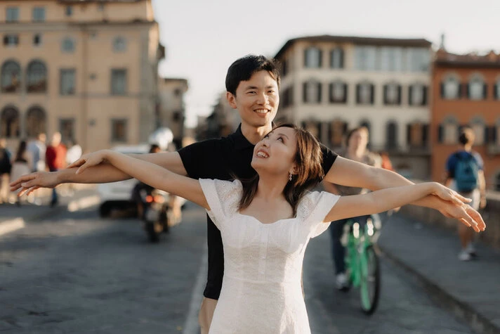 Engagement photo session in Florence