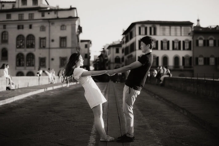 Engagement photo session in Florence