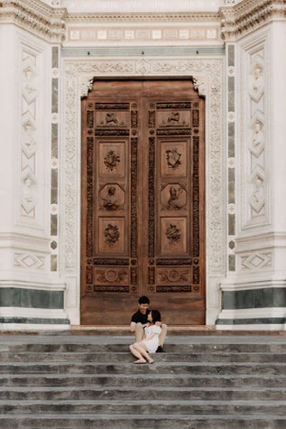 Engagement photo session in Florence