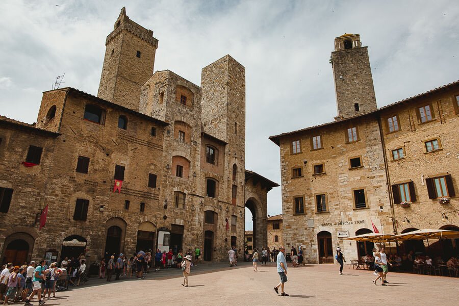 Piazza della Cisterna di San Gimignano