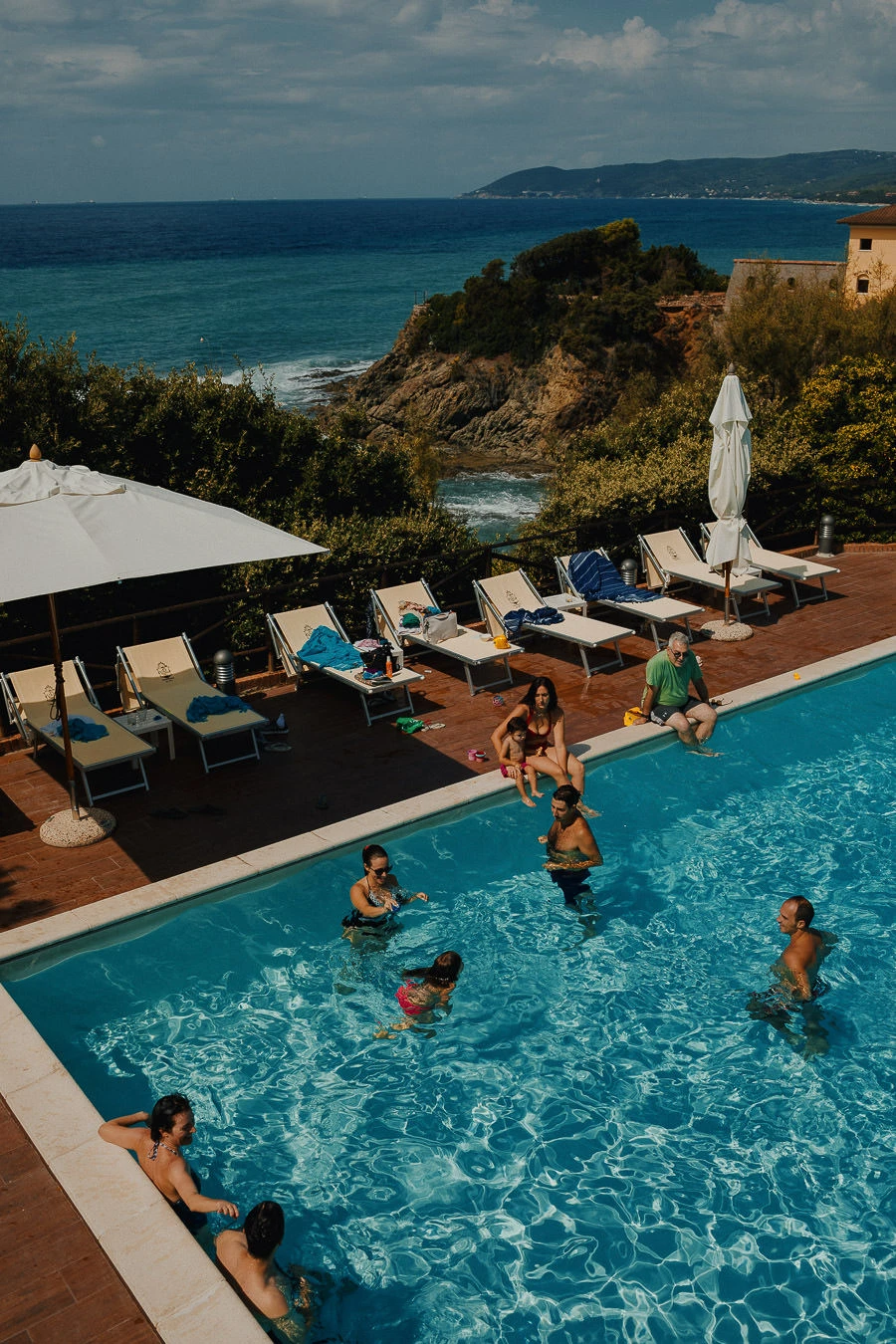Matrimonio in piscina a Villa Parisi