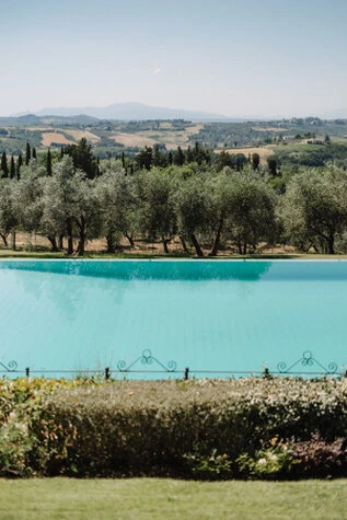 Panorama con piscina della location Antica Fattoria di Paterno